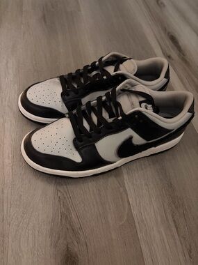 Nike Men's Low-Top Sneakers in Black and Gray